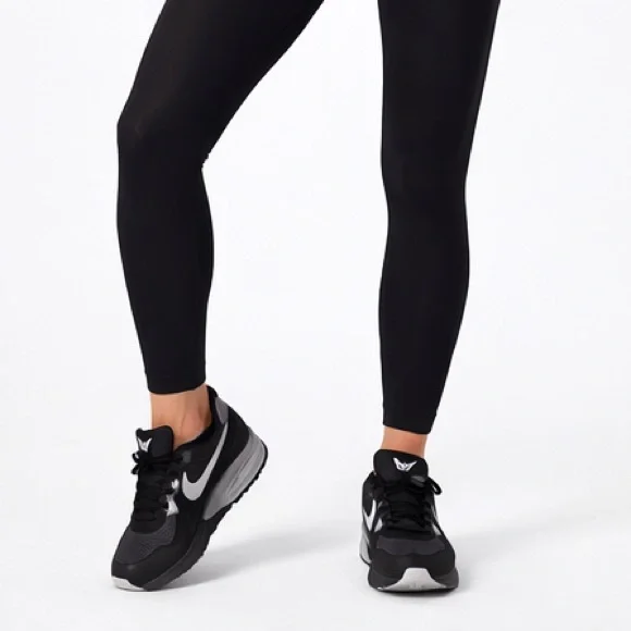 Nike Air Max 90 Gore‑Tex Sneakers Weatherproof/ Size 5 W Excellent Condition - Picture 2 of 3